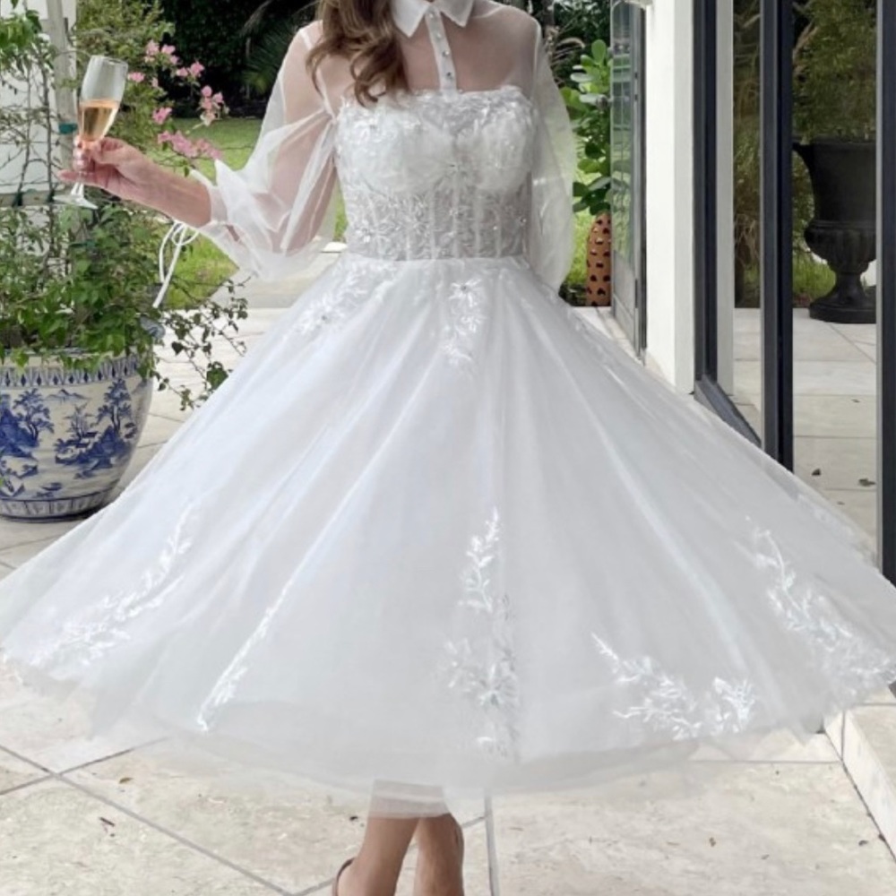 Andrea & Leo Wedding dress. Size 2